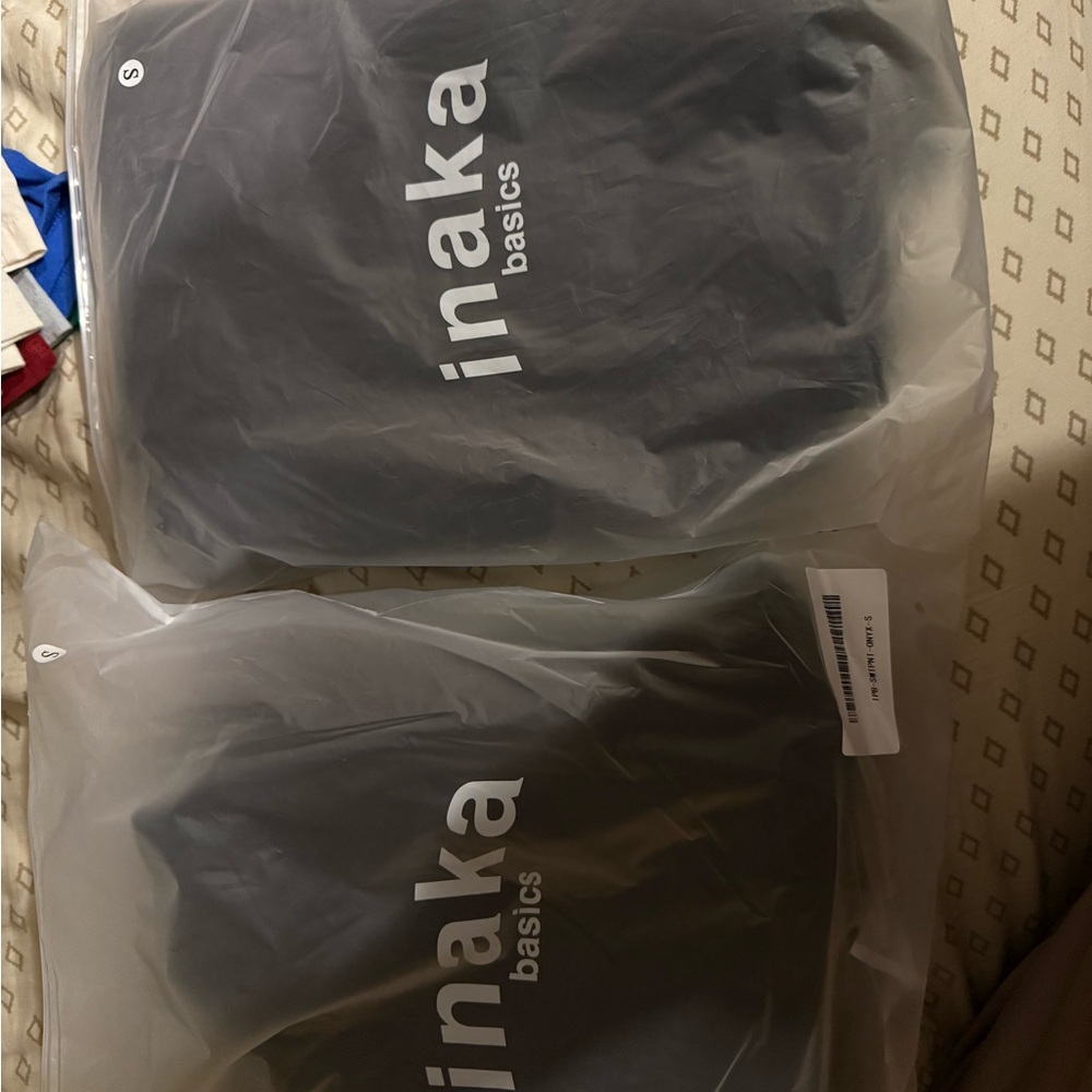 Imaka  men’s size small sweat shirt and sweat pants (set)
